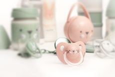 Premium dudlík anatomický hygge 6-18 m vousky - růžová