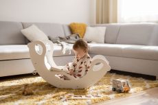 Dřevěná montessori houpačka SwingMe – bílá/přírodní dřevo