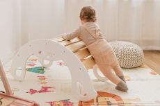 Dřevěná montessori houpačka SwingMe – bílá/přírodní dřevo