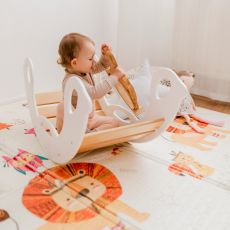 Dřevěná montessori houpačka SwingMe – bílá/přírodní dřevo