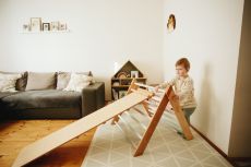 Piklerové trojúhelník ClimbMe – přírodní dřevo/duha