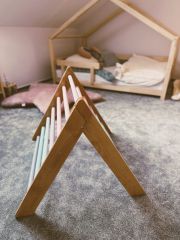 Piklerové trojúhelník ClimbMe – přírodní dřevo/duha