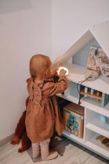 Montessori domečková police Woodle - bílá/šedá