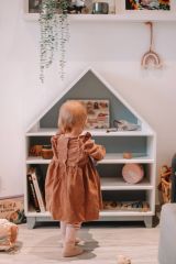 Montessori domečková police Woodle - bílá/šedá