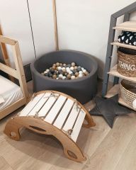 Dřevěná montessori houpačka SwingMe – přírodní dřevo/bílá