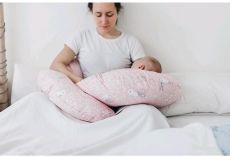 Univerzální kojící polštář ve tvaru C New Baby Králíčci růžový