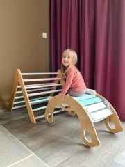 Dřevěná montessori houpačka SwingMe – přírodní dřevo/duha