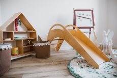 Montessori domečková police Woodle - přírodní dřevo/bílá